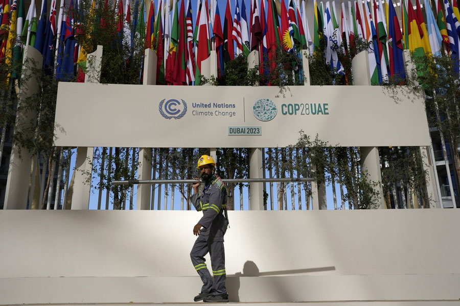 A worker sets up at the COP28 UN Climate Summit, Thursday, Nov. 30, 2023, in Dubai, United Arab Emirates. (AP Photo/Rafiq Maqbool)