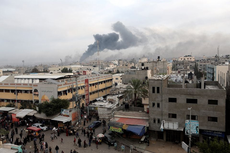 Smoke rises after Israeli strikes, amid the ongoing conflict between Israel and the Palestinian Islamist group Hamas, in Khan Younis in the southern Gaza Strip, December 10, 2023.