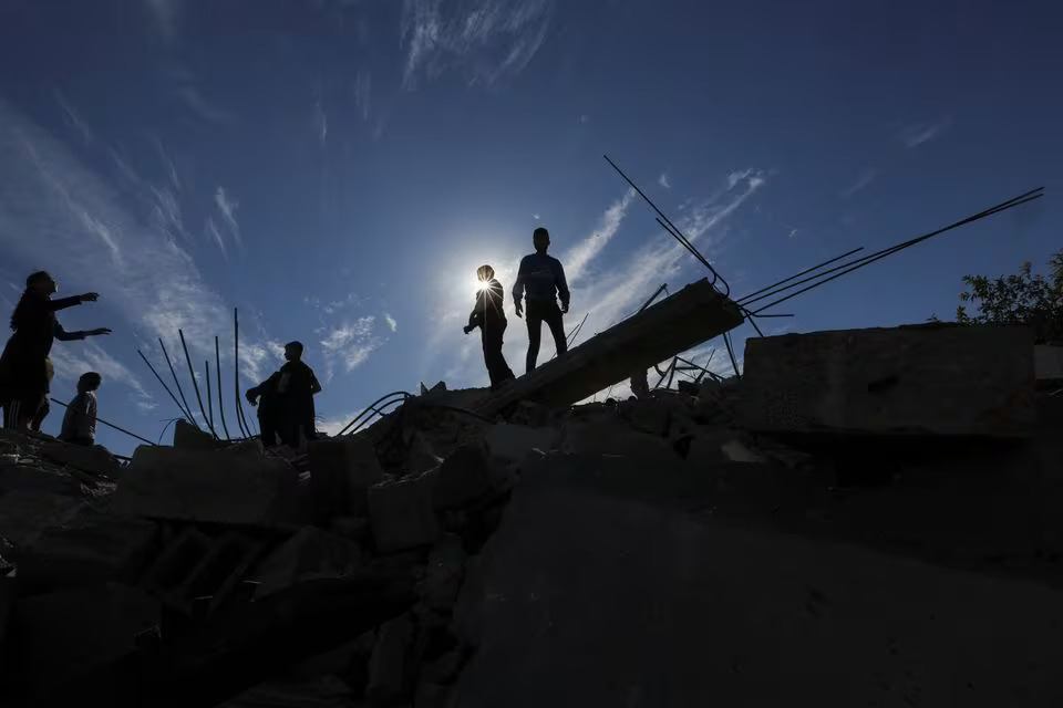 Palestinians inspect the site of an Israeli strike on a house, amid the ongoing conflict between Israel and the Palestinian Islamist group Hamas, in Rafah, in the southern Gaza Strip on December 16, 2023 — Reuters photo