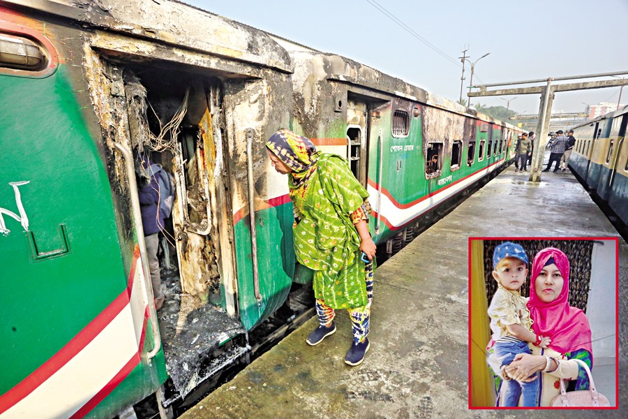 Railway staff survey the charred remains of a Mohanganj Express carriage, set ablaze by unidentified miscreants early Tuesday, at the Kamalapur Railway Station. In the inset are deceased Nadira Akter and her son Yasin Rahman, two of the four victims killed in the incident. — FE Photo by KAZ Sumon