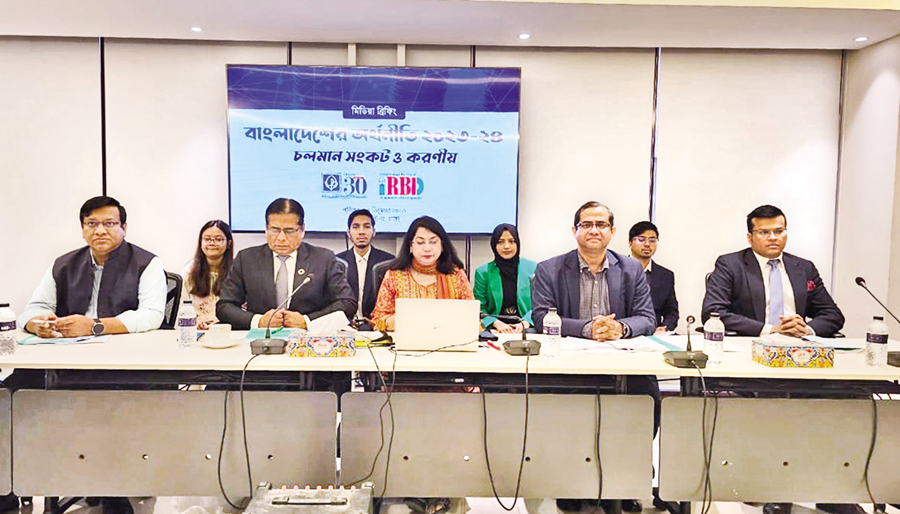 Distinguished fellow at CPD Prof Mustafizur Rahman speaks at a media briefing on Bangladesh economy at its office in the city on Saturday. —FE Photo