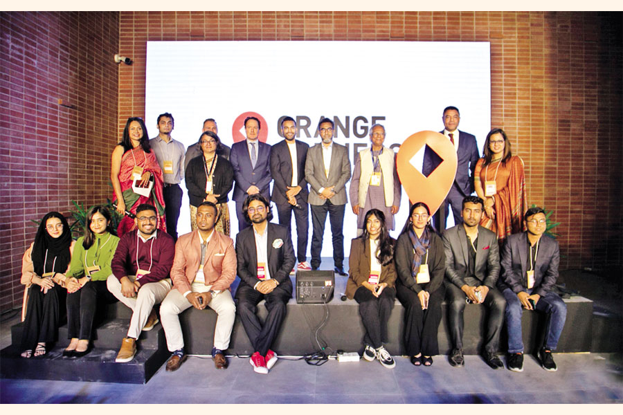 Organising team with dignitaries during the launching event