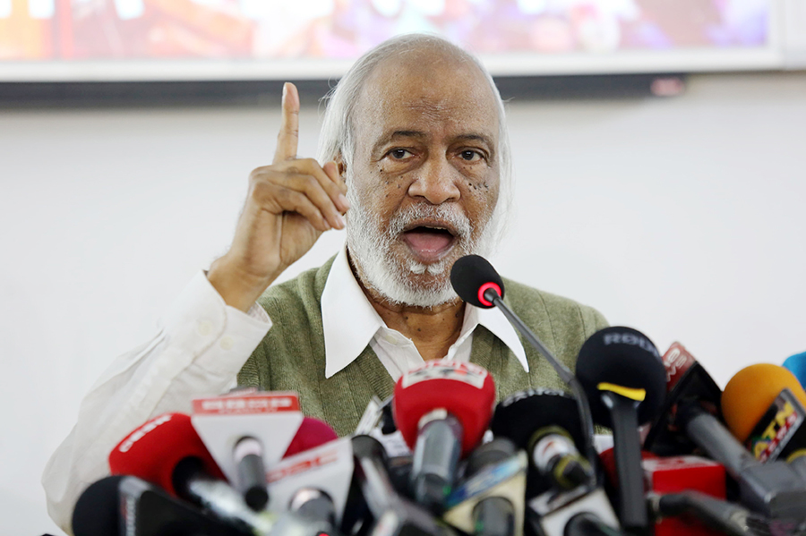 BNP Standing Committee member Dr Abdul Moyeen Khan addresses a press conference at the party chairperson’s Gulshan office in the capital on Monday