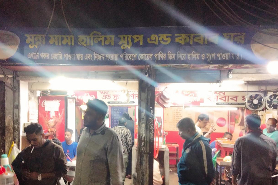 বয়সে তরুণ দোকানটি ইতোমধ্যেই পেয়েছে জনপ্রিয়তা। ছবি: লেখক