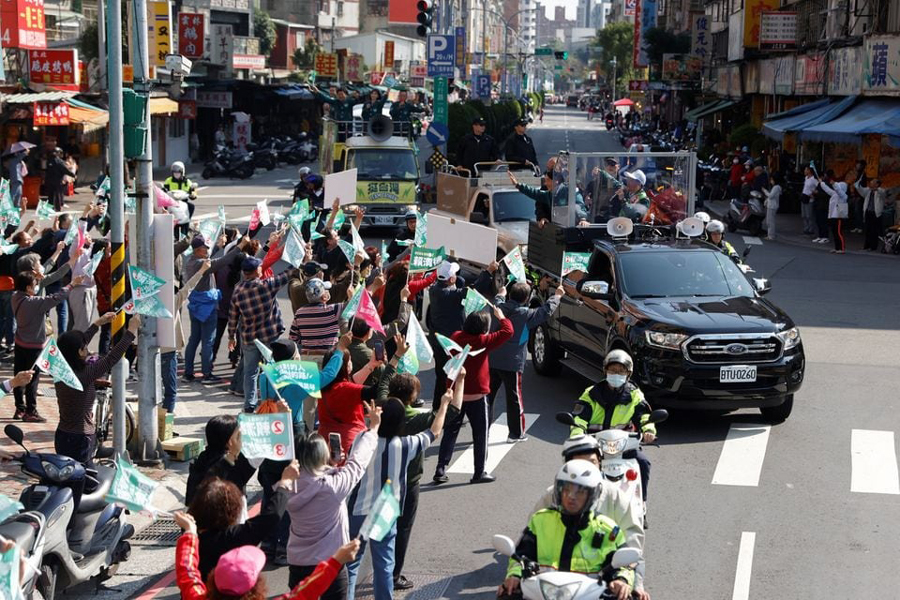 Lai Ching-te, Taiwan’s vice president and the ruling Democratic Progressive Party’s (DPP) presidential candidate, waves to supporters while riding in the back of a vehicle during a campaign event ahead of the elections in New Taipei City, Taiwan January 12, 2024.