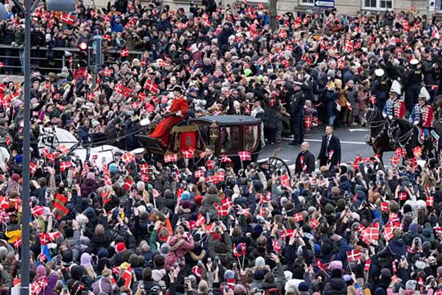Denmark's Queen Margrethe is escorted by the Guard Hussar Regiment's Mounted Squadron in the gold carriage from Amalienborg Castle to Christiansborg Castle, on the day she abdicates after a reign of 52 years and her elder son, Crown Prince Frederik, ascends the throne as King Frederik X in Copenhagen, Denmark, January 14, 2024. Ritzau Scanpix/Claus Bech via REUTERS