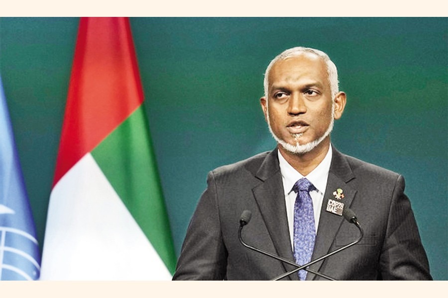 Chinese President Xi Jinping and his wife Peng Liyuan hold a welcoming ceremony for President of the Republic of Maldives Mohamed Muizzu and his wife Sajidha Mohamed in the Northern Hall of the Great Hall of the People prior to the talks between Xi and Muizzu in Beijing, capital of China, Jan 10, 2024. Xi held talks with Muizzu, who is paying a state visit to China, in Beijing on Wednesday.