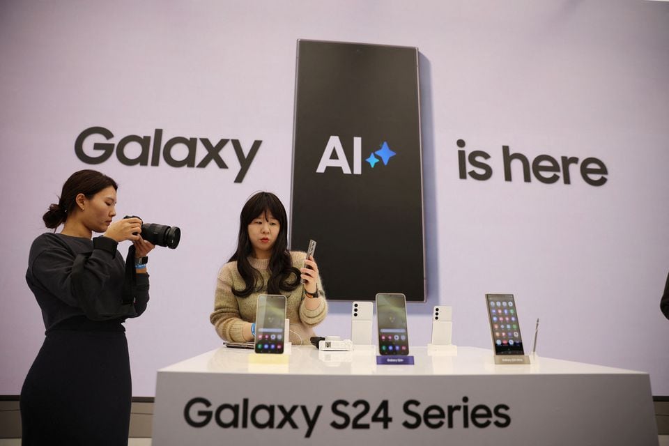 Samsung Electronics' flagship smartphones Galaxy S24 series are displayed during their unveiling ceremony in Seoul, South Korea, January 15, 2024. REUTERS/Kim Hong-Ji