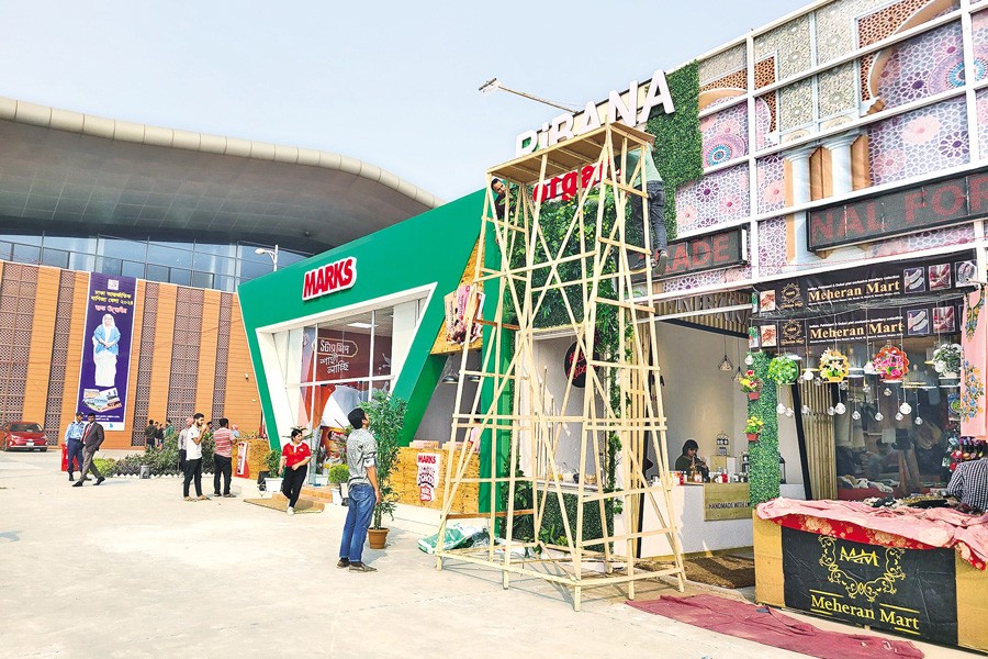 Despite the month-long DITF entering its third day Tuesday, work is still underway at some stalls at the Bangabandhu Bangladesh-China Friendship Exhibition Centre at Purbachal in the capital. — FE Photo