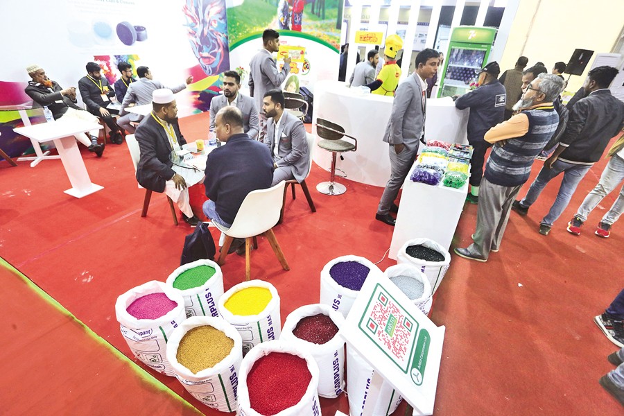 Visitors gather at a stall at the Bangladesh International Plastic, Packaging and Printing Industrial Fair 2024 that began at the International Convention City Bashundhara (ICCB) in the city on Wednesday. — FE photo