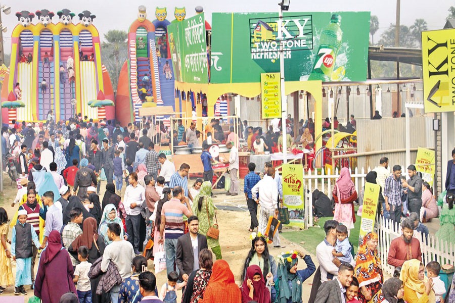 Visitors throng the Dhaka International Trade Fair (DITF) on Friday, a weekly holiday, in the Purbachal area of the capital. — Photo: Focus Bangla