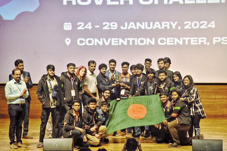 Members of Project Altair receiving the award at the 5th International Rover Challenge 2024 held in Tamil Nadu, India recently