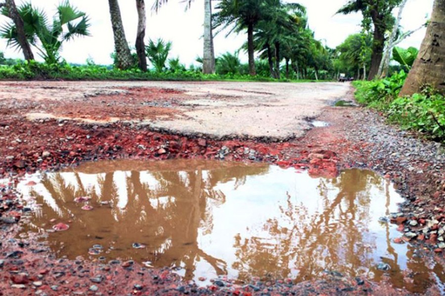 Potholes have developed on Jhikargachha road in Jashore district — FE Photo