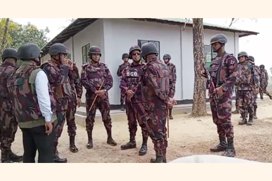 BGB DG Major General Mohammad Ashrafuzzaman Siddiqui visits Bangladesh-Myanmar border in Cox's Bazar on Wednesday last—UNB Photo