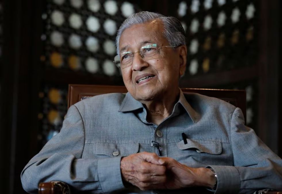 Former Malaysian Prime Minister Mahathir Mohamad speaks during an interview with Reuters in Putrajaya, Malaysia November 8, 2022. REUTERS/Hasnoor Hussain