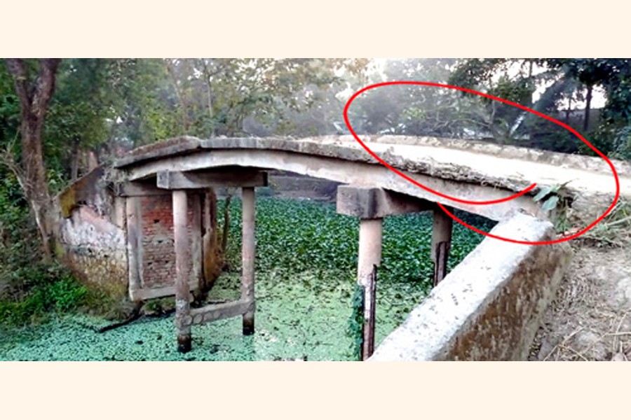 The photo shows a worn-out bridge without railings in Gopalpur village under Madhabpur upazila of Habiganj —FE Photo