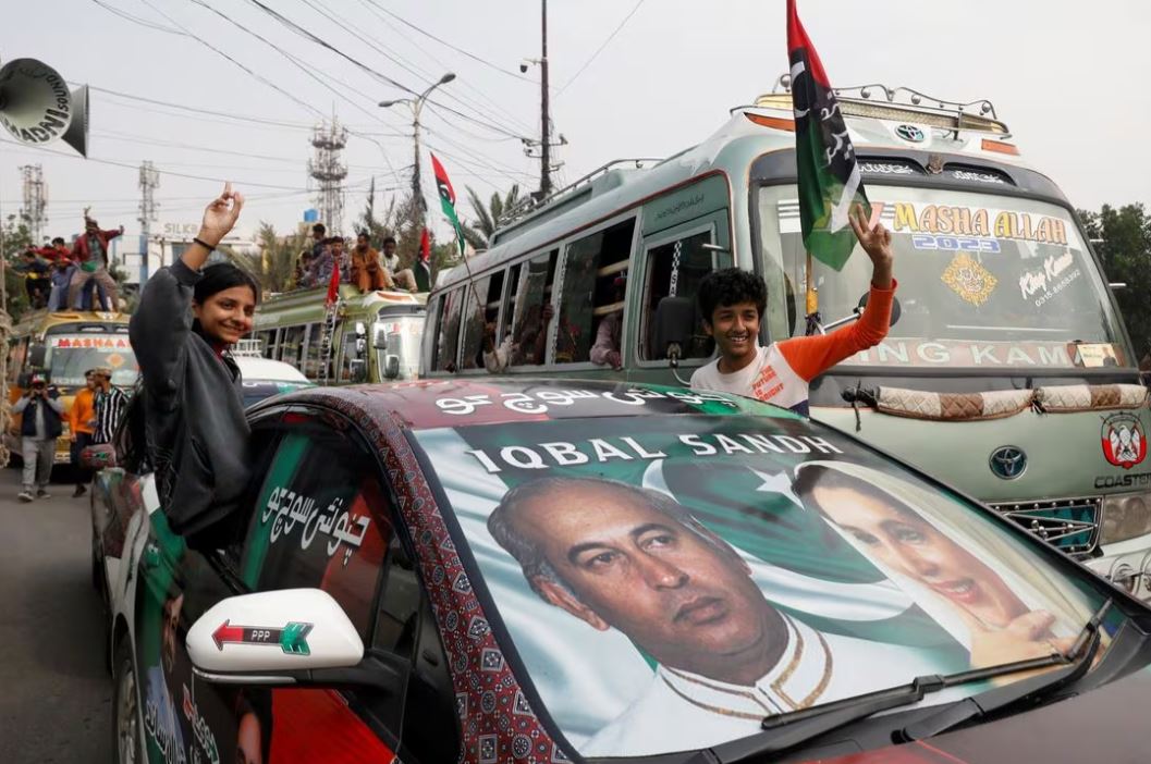 Supporters of Bilawal Bhutto Zardari, Chairman of the Pakistan Peoples Party (PPP), attend an election campaign rally, ahead of the general elections, in Karachi, Pakistan, February 5, 2024. REUTERS/Akhtar Soomro