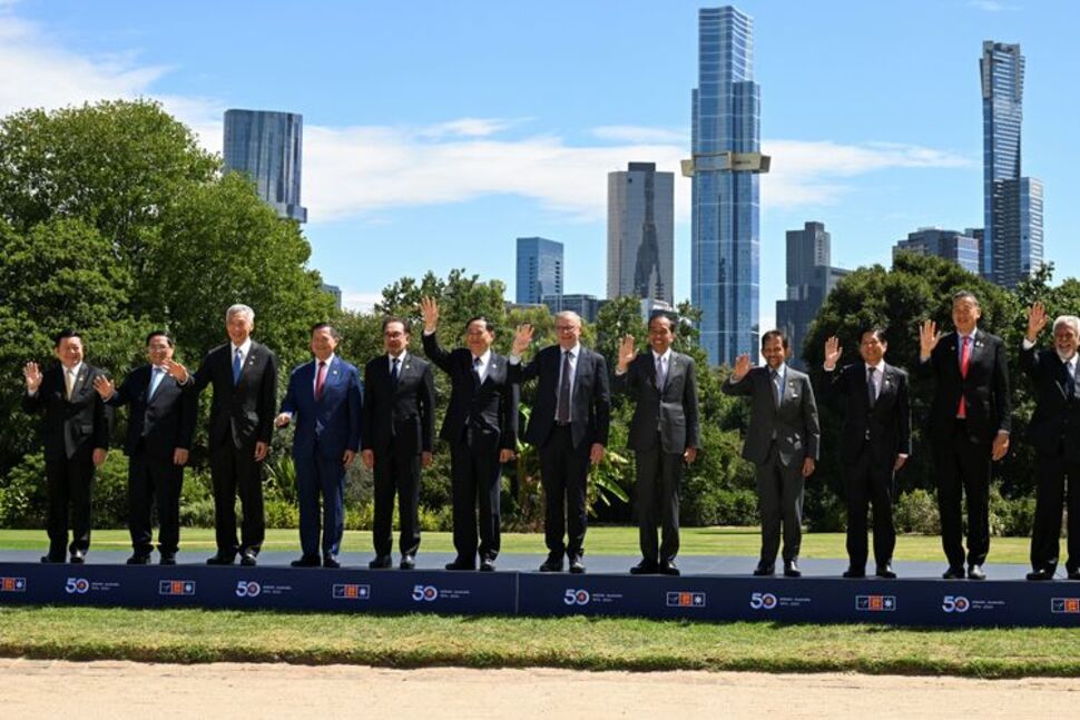 Australia's Prime Minister Anthony Albanese, Laos' Prime Minister Sonexay Siphandone, Brunei's Sultan Hassanal Bolkiah, Cambodia's Prime Minister Hun Manet, Indonesia's President Joko Widodo, Malaysia's Prime Minister Anwar Ibrahim, Philippines President Ferdinand Marcos Jr, Singapore's Prime Minister Lee Hsien Loong, Thailand's Prime Minister Srettha Thavisin, Vietnam's Prime Minister Pham Minh Chinh, Prime Minister of Timor-Leste Xanana Gusmao and Secretary-General of ASEAN, Dr Kao Kim Hourn pose for a family photo at Government House during the ASEAN-Australia Special Summit, in Melbourne, Australia, March 6, 2024. REUTERS/Jaimi Joy