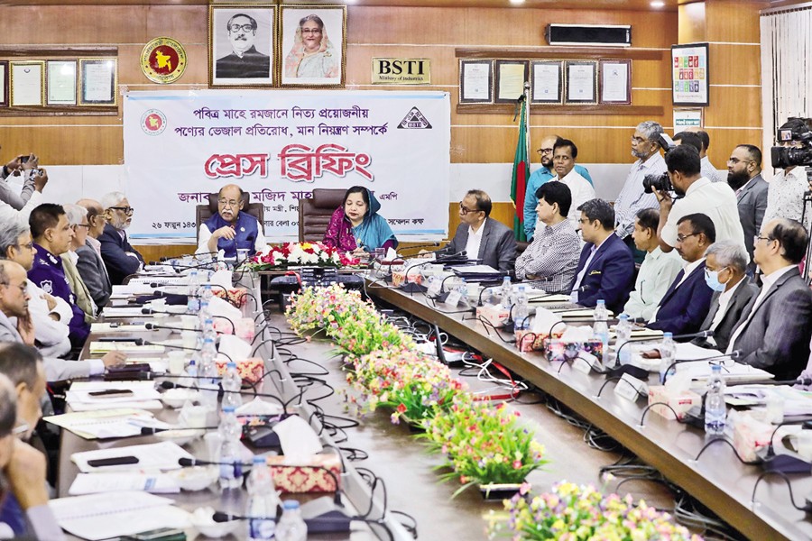 Industries Minister Nurul Majid Mahmud Humayun speaks at a press briefing held at the BSTI office in the capital city on Sunday. Industries Secretary Zakia Sultana and Director General of BSTI SM Ferdous Alam were also present.
