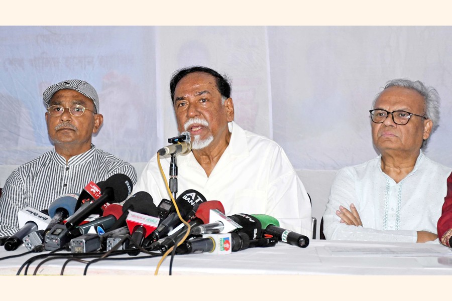 BNP Vice Chairman Major (retd) Hafiz Uddin Ahmed speaking at a press conference at the party's Nayapaltan central office in the city on Thursday