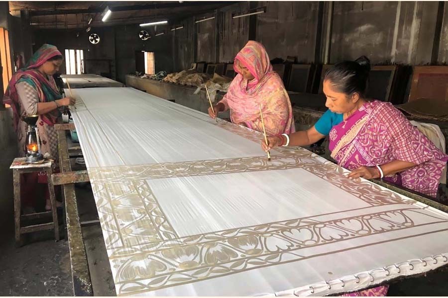 Female artisans busy painting on a saree in a factory at Sopura in Rajshahi city — FE Photo