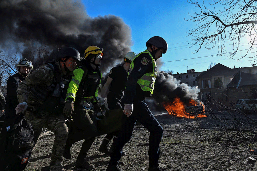 Emergency workers carry an injured woman at a site of a Russian missile strike, amid Russia's attack on Ukraine, in Zaporizhzhia, Ukraine April 5, 2024.