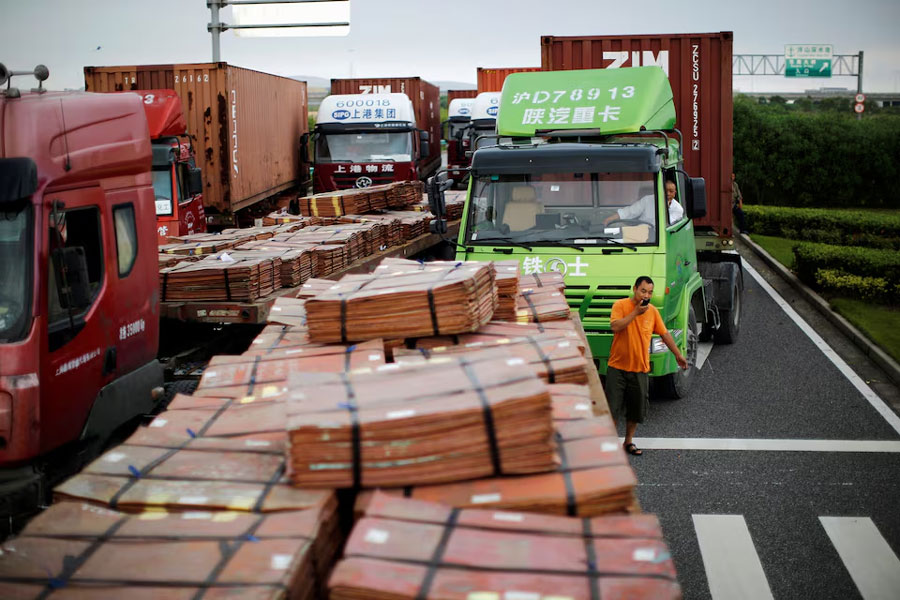 Trucks carrying copper and other goods are seen waiting to enter an area of the Shanghai Free Trade Zone, in Shanghai September 24, 2014.