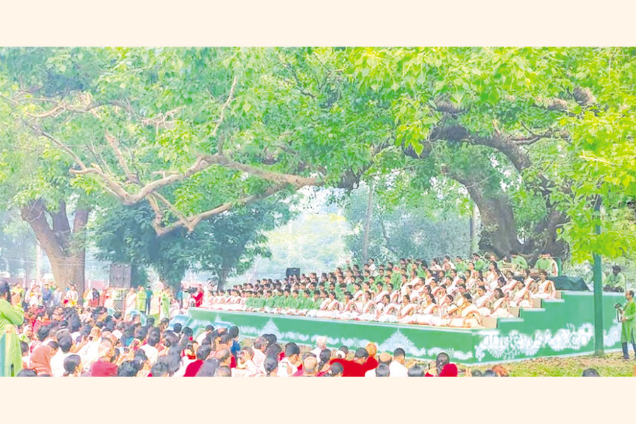 Artists from the cultural institution Chhayanaut ring in the Bangla New Year 1431 on Pohela Boishakh on Sunday at the Ramna Batamul in Dhaka.