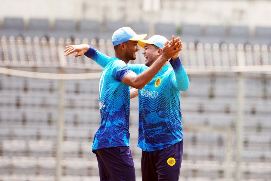 Abahani Limited's Shoriful Islam and Taskin Ahmed celebrating after winning against Sheikh Jamal Dhanmondi Club in the DPDCL DPL at Sher-e-Bangla National Cricket Stadium in the city on Thursday — BCB