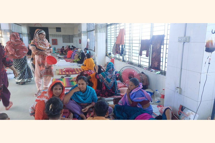 Patients receiving treatment lying on the floor of Magura 250-bed Hospital in Magura. The facility witnesses an influx of patients every day during the ongoing heatwave — FE Photo