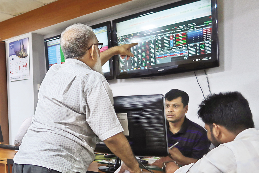 A stock market investor in Dhaka's Motijheel reacts after seeing buyers for his shares on Thursday afternoon. The capital market regulator introduced a new rule limiting daily decline, which caused a negative market reaction with many shares lacking buyers. — FE Photo by Shafiqul Alam