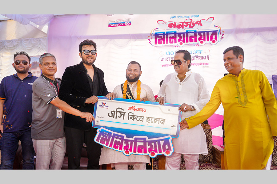Popular film actor Amin Khan and veteran actor Monwar Hossain Dipjol officially hand over a cheque of Tk 1.0 million to Abul Ali, who was awarded the money after he had purchased a Walton AC.