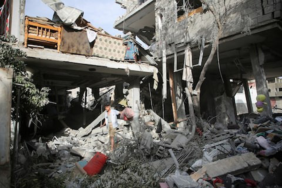 A Palestinian kid inspects the site of an Israeli strike on a house, amid the ongoing conflict between Israel and the Palestinian Islamist group Hamas, in Rafah, in the southern Gaza Strip, April 25, 2024.