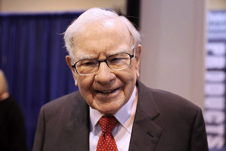 Berkshire Hathaway Chairman Warren Buffett walks through the exhibit hall as shareholders gather to hear from the billionaire investor at Berkshire Hathaway Inc's annual shareholder meeting in Omaha, Nebraska, U.S., May 4, 2019.