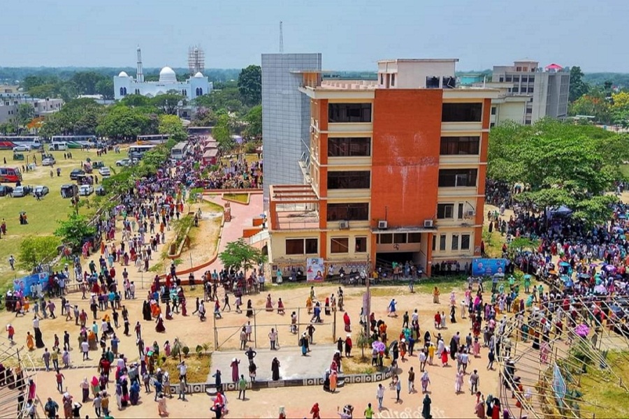 'B' unit admission test held at Nazrul University