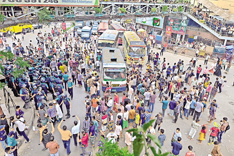 Tensions spill onto the streets of Mirpur as battery-rickshaw drivers take a stand against their ban from the city on Sunday. The protest turned violent, with clashes erupting between drivers and police. The gridlock caused by the demonstration left commuters stranded for most of the day. — FE Photo