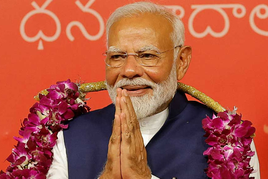 Indian Prime Minister Narendra Modi gestures, at the Bharatiya Janata Party (BJP) headquarters in New Delhi, India, June 4, 2024.