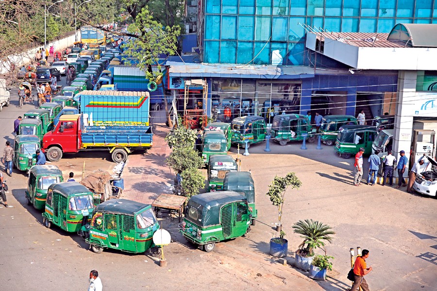 Vehicles waiting in a long queue due to low gas pressure at a CNG-refuelling station at Tejgaon in the capital city — FE/File