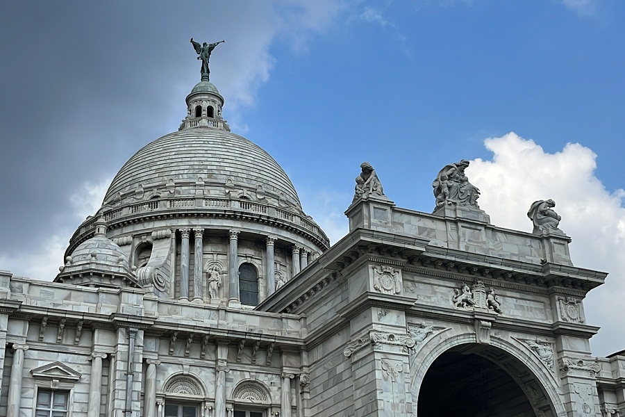 One can have a trip to Kolkata within 10,000 Taka