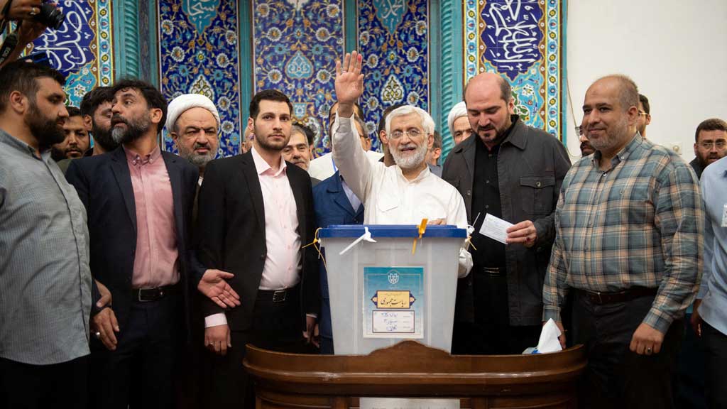 Presidential candidate Saeed Jalili votes at a polling station in a snap presidential election to choose a successor to Ebrahim Raisi following his death in a helicopter crash, in Tehran, Iran Jun 28, 2024. Stringer/WANA (West Asia News Agency) via REUTERS