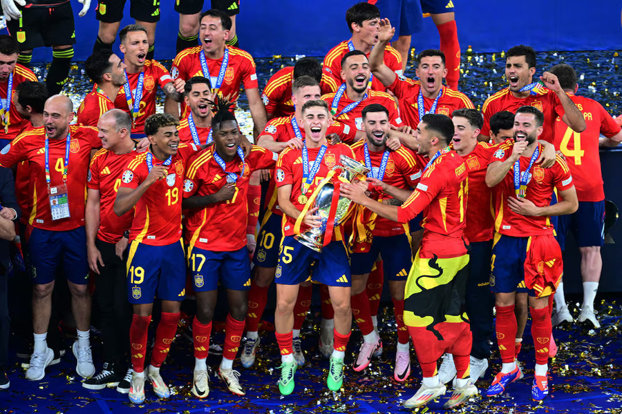 Spain celebrate after winning Euro 2024