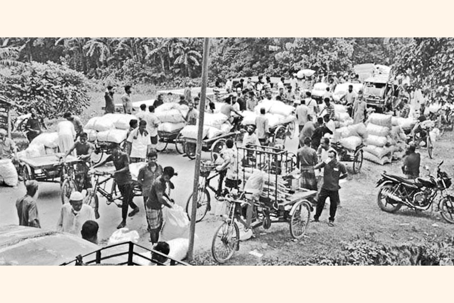 Country's largest arum (mukhi kachu) market at Basabari Bazar in Sharsha upazila of Jashore district logs several lakh taka turnover daily