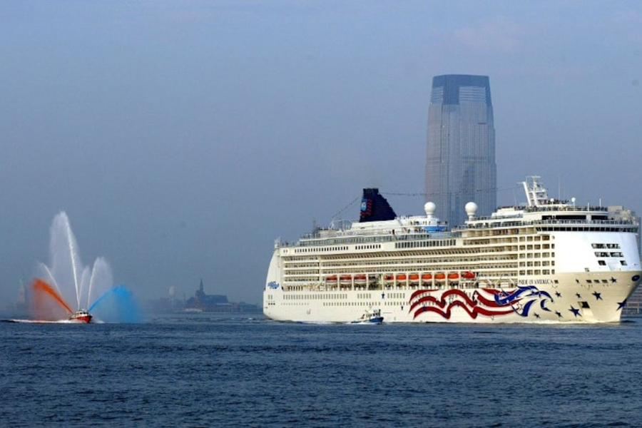 Norwegian Cruise Liner “US The Pride of America”, the largest US-flagged ship ever built, arrives at the Port of New York along the Hudson River June 15, 2005 after leaving Germany on June 8th.