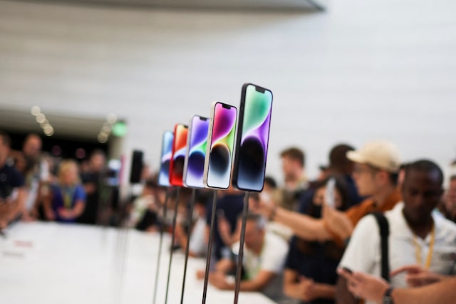 Guests look at the new iPhone 14 at an Apple event at their headquarters in Cupertino, California, U.S. September 7, 2022. REUTERS/Carlos Barria/ File Photo
