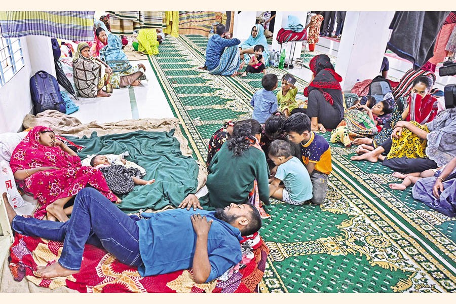 Foold-hit people take shelter at the dormitory of PHP Integrated Steel Mills