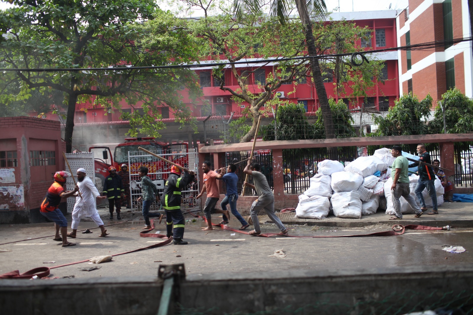 Fire fighters and aggrieved traders clash after the traders accuse the fire fighters of failing to quickly tame the fire and attack the Fire Service and Civil Defence headquarters on Tuesday.