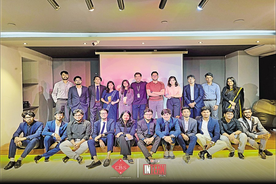 Finalists alongside the distinguished panel of judges of Intern 2024 arranged by the Islamic University of Technology Career and Business Society (IUT CBS)