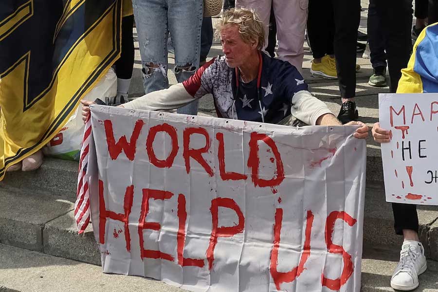 Ryan W. Routh, a suspect identified by news organizations, as the FBI investigates what they said was an apparent assassination attempt in Florida on Republican presidential nominee and former U.S. President Donald Trump, is seen during a rally demanding international leaders to organise a humanitarian corridor for evacuation of Ukrainian military and civilians from Mariupol, amid Russia's invasion of Ukraine, in central Kyiv, Ukraine May 3, 2022.