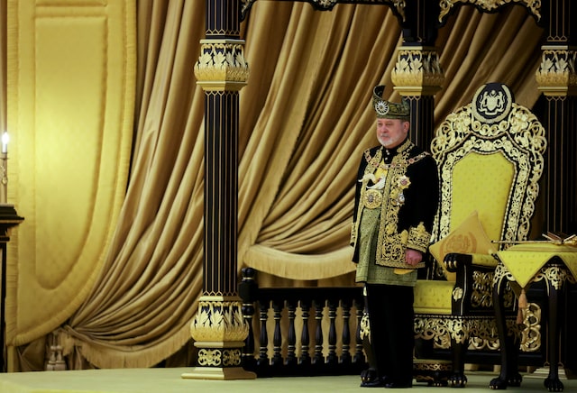 The seventeenth King of Malaysia, Sultan Ibrahim Sultan Iskandar stands infront of the throne during his coronation at the National Palace in Kuala Lumpur, Malaysia July 20, 2024. REUTERS/Hasnoor Hussain/Pool/File Photo