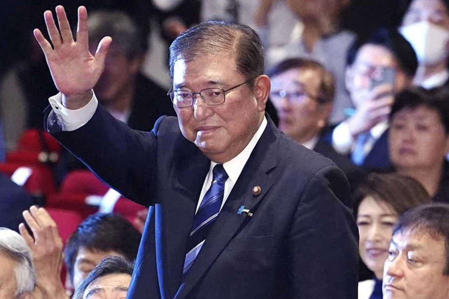 Former Japanese defence minister Shigeru Ishiba waves as he is elected as new head of the ruling party in the Liberal Democratic Party's (LDP) leadership vote and is set to become Japan's next prime minister in Tokyo, Japan on September 27, 2024 — Reuters photo